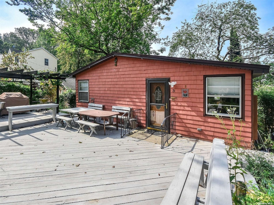 3 Towle Place, Glen Cove, NY 11542 - photo 1