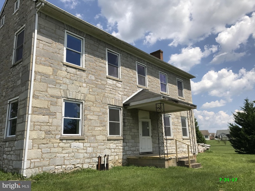 1096 Hollywell Ave, Chambersburg, PA 17201 - photo 1