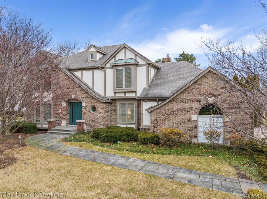 567 Reynard Ct, Bloomfield Hills, MI 48304 - photo 1