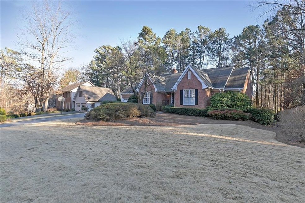 1071 Chestnut Hill Cir SW, Marietta, GA 30064 - photo 1