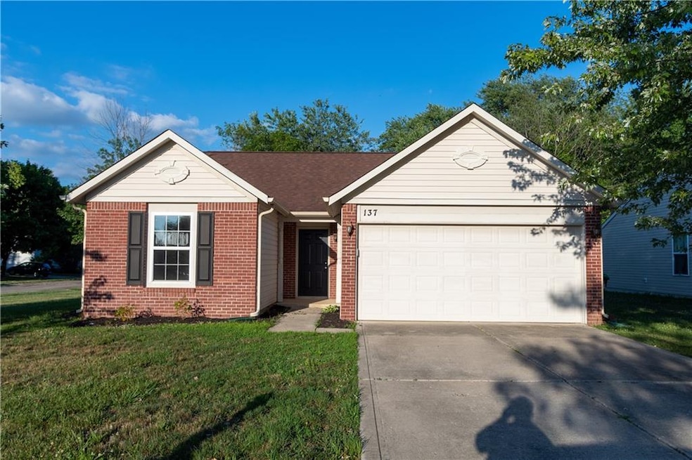 137 Hilltop Farms Blvd, Whiteland, IN 46184 - photo 1