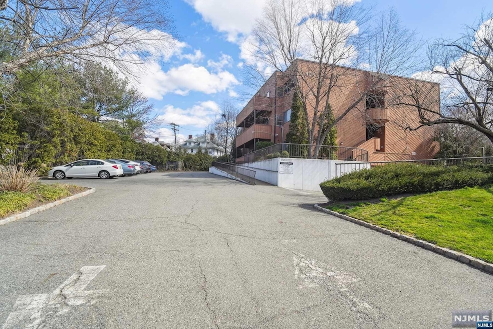 971 Bloomfield Ave, Glen Ridge, NJ 07028 - photo 1