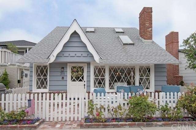 Beautiful Turnkey Cottage Home!