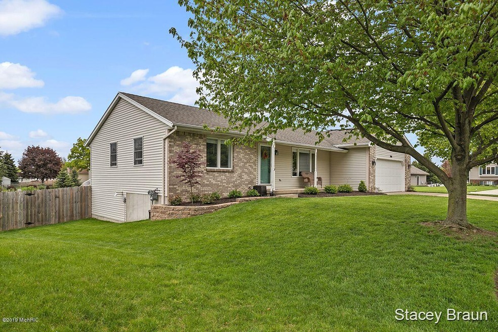 980 Northpointe Dr SW, Byron Center, MI 49315 - photo 1