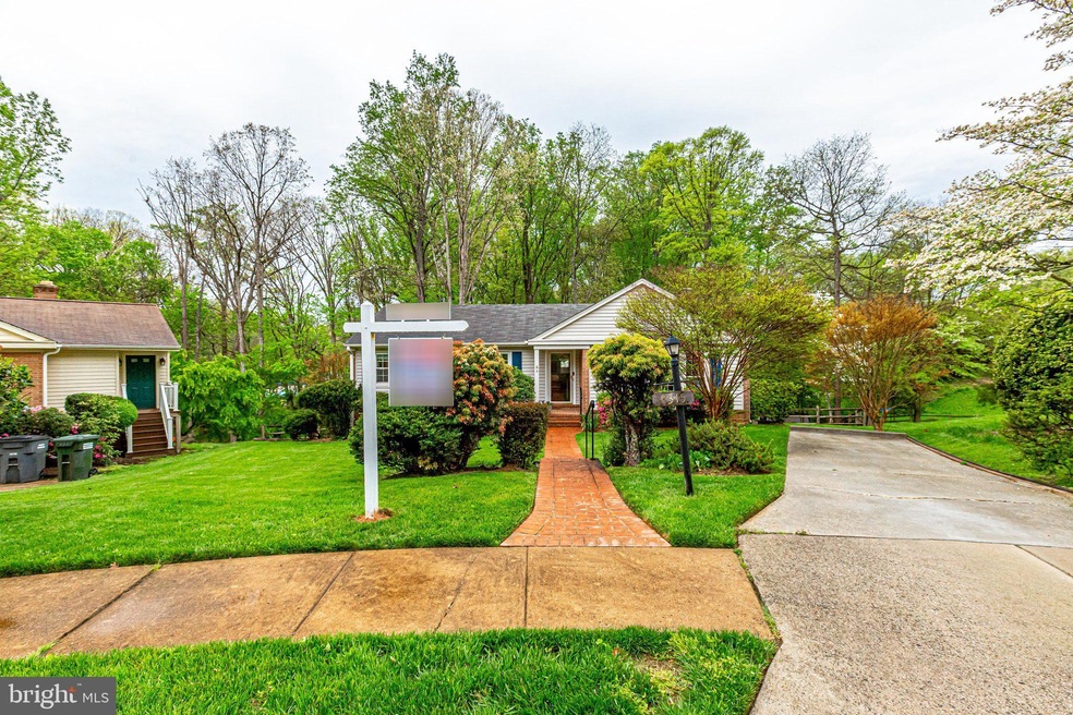 8315 Chartwell Ct, Annandale, VA 22003 - photo 1