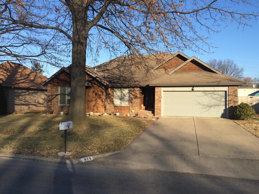 810 Erin St 002