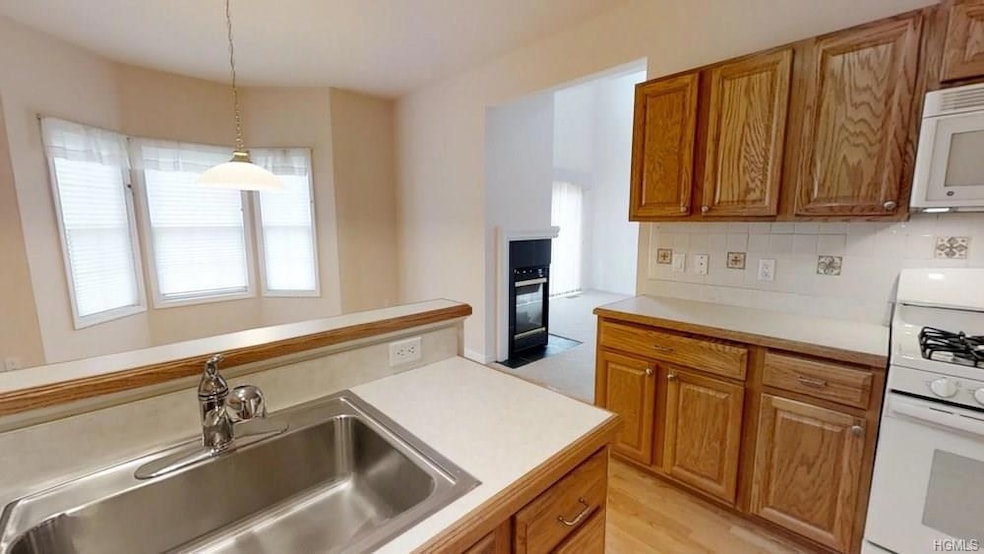 1602 Half Moon Bay Dr, Croton On Hudson, NY 10520 - photo 1