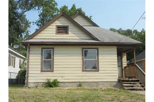 1719 Clark St, Des Moines, IA 50314 - photo 1