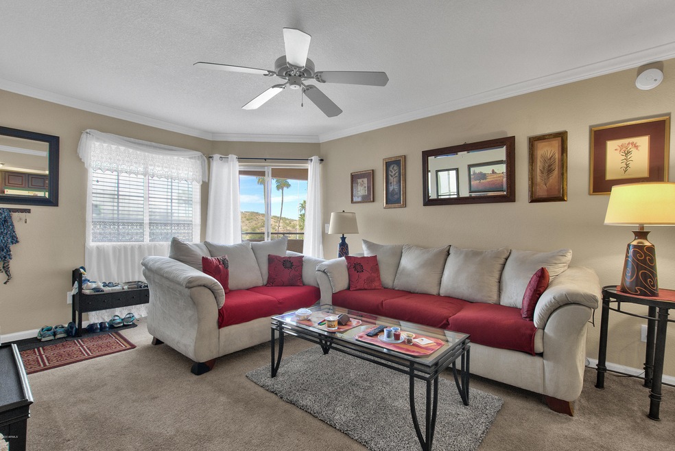 GREAT ROOM W/ SLIDER TO PATIO
