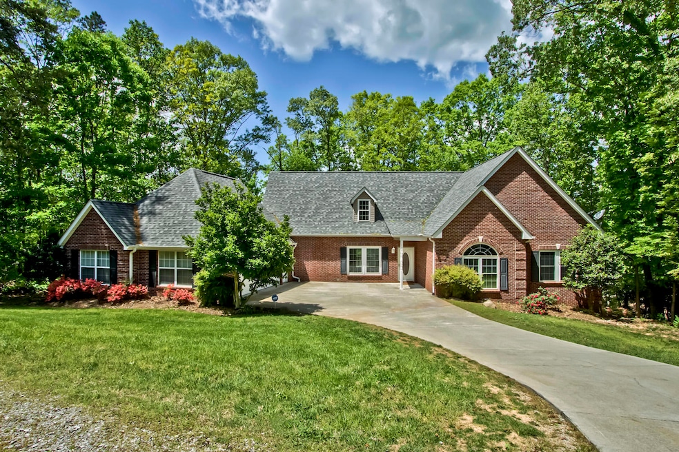 01_102 Mohawk Lane_Front