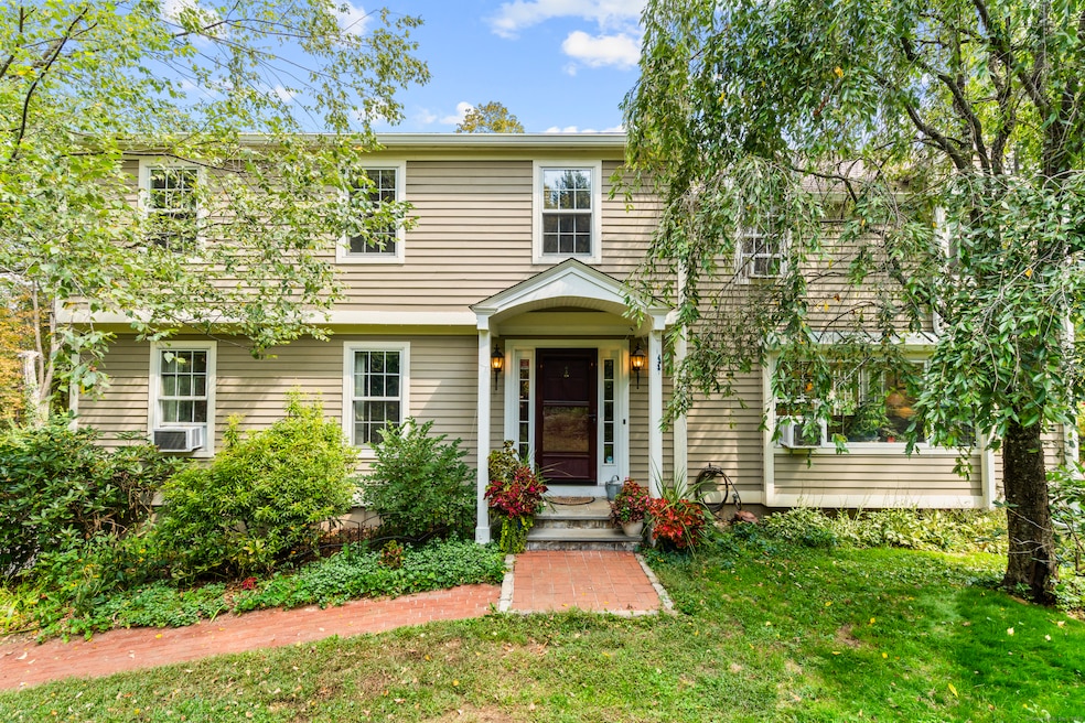 Under Contract $699,900