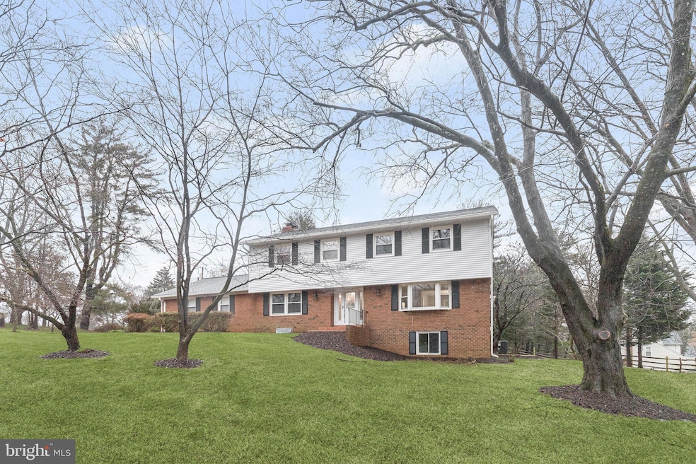 12620 Viewside Dr, North Potomac, MD 20878 - photo 1