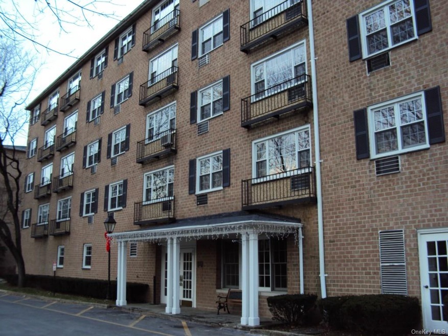 Consulate on the Park unit 2J, Tuckahoe, NY 10707 - photo 1