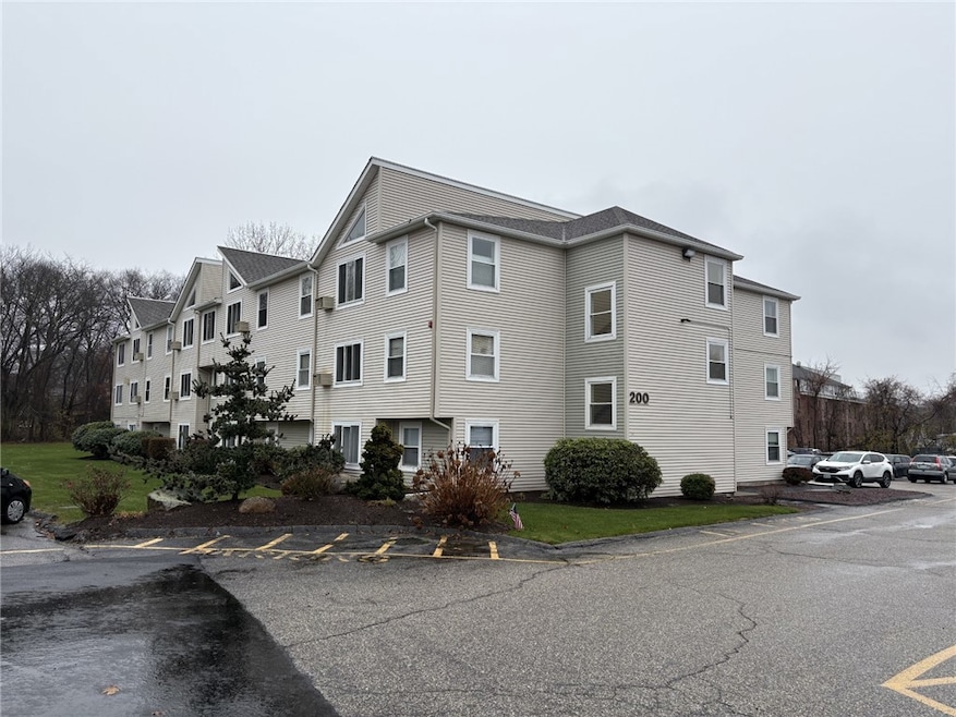 200 Woodlawn Ave unit 201, North Providence, RI 02904 - photo 1