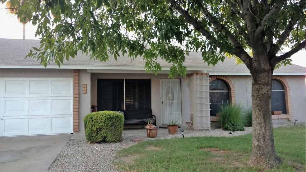 936 E Hackamore
