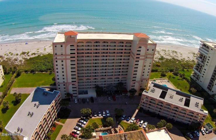 13 acre oceanfront complex,full amenitys