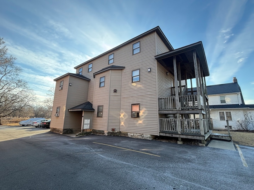 528 College Ave, de Kalb, IL 60115 - photo 1