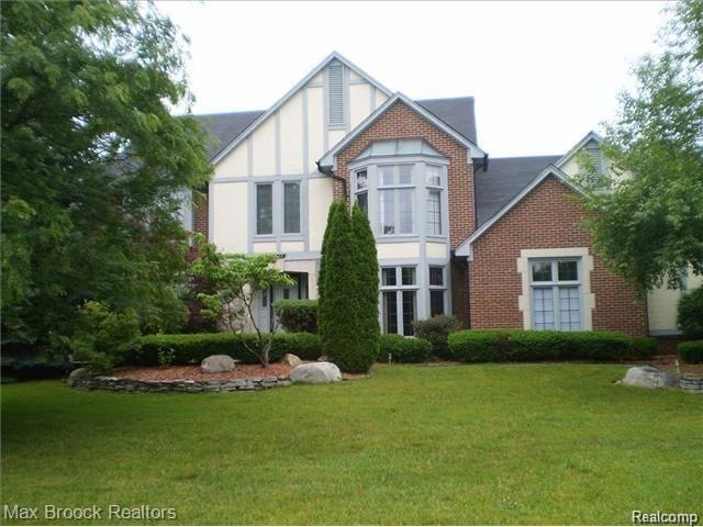 3688 Newcastle Dr, Rochester Hills, MI 48306 - photo 1