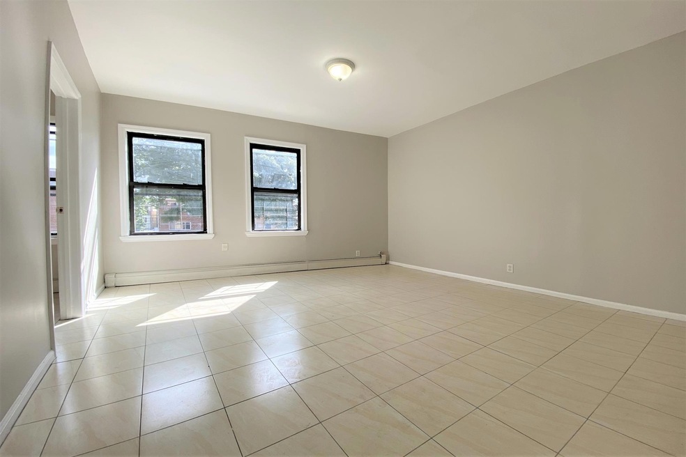 839 Morris Park Ave unit 2F, Vannest, NY 10462 - photo 1