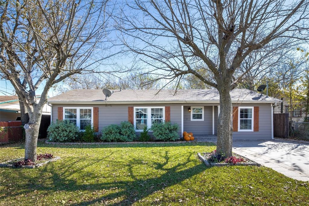 1003 Poindexter Ave, Cleburne, TX 76033 - photo 1