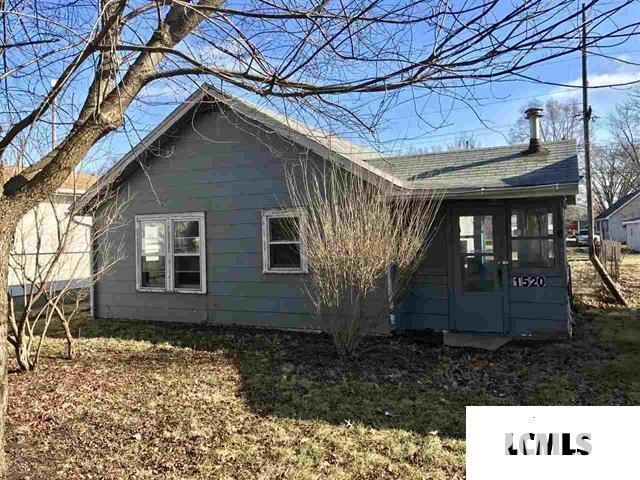 1520 N Kankakee St, Lincoln, IL 62656 - photo 1
