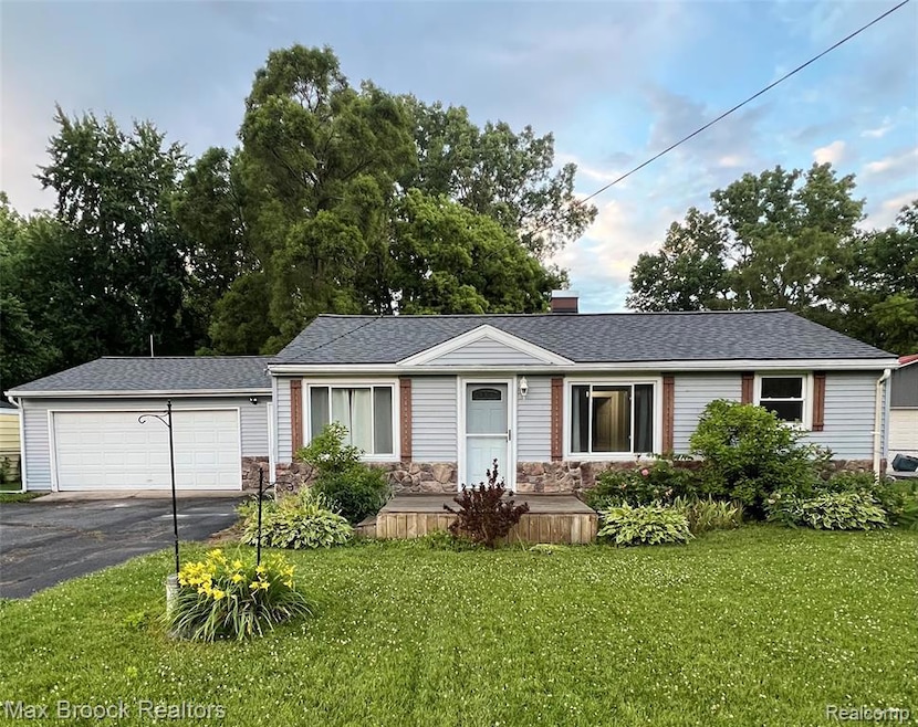 6479 Webb Dr, Flint, MI 48506 - photo 1