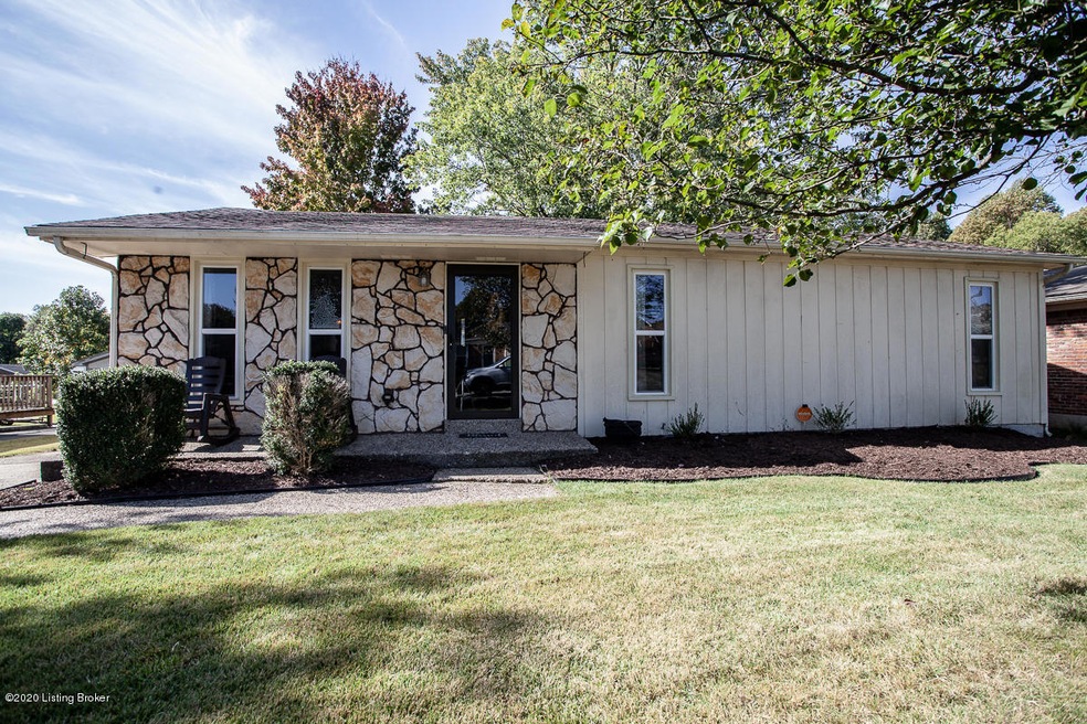 8416 Cloverport Dr, Louisville, KY 40228 - photo 1