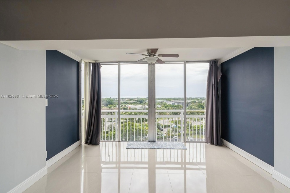 Hillcrest No 21 unit 916B, Hollywood, FL 33021 - photo 1