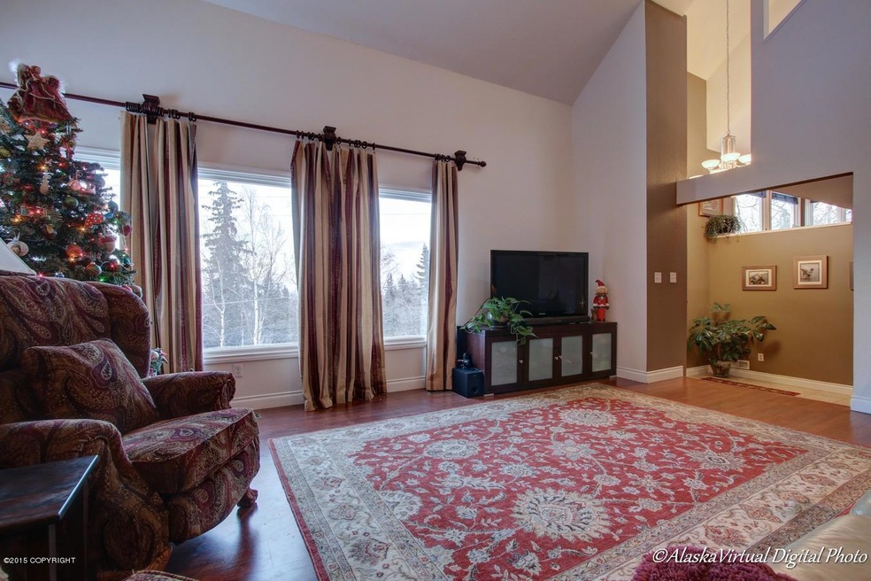 Vaulted living room ...