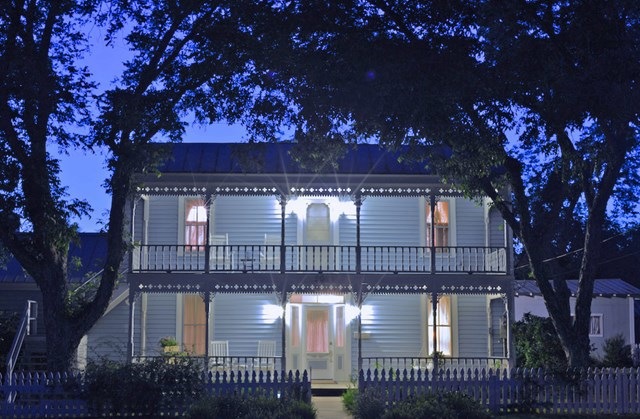 908 N Crockett St, Fredericksburg, TX 78624 - photo 1