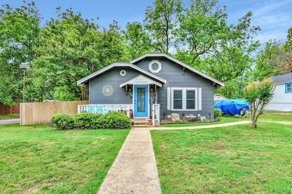 1500 W Chestnut St, Denison, TX 75020 - photo 1