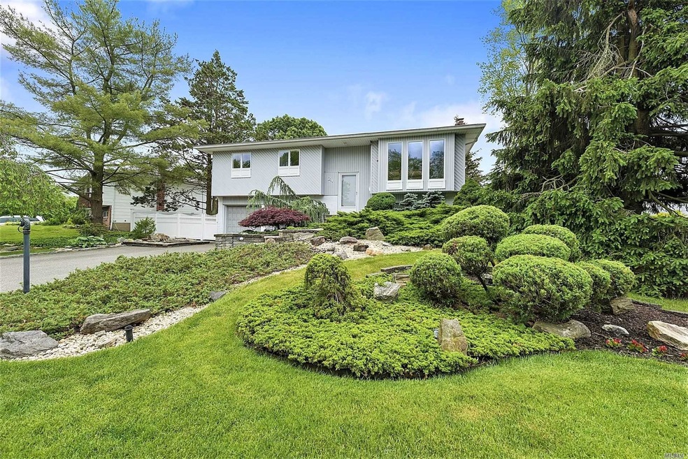 24 Harvest Ln, ComMacK, NY 11725 - photo 1