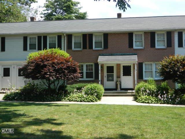 127 Sylvan Knoll Rd unit 127, Stamford, CT 06902 - photo 1