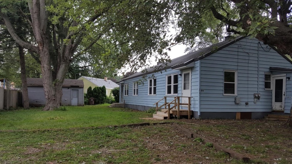 814 Kingsporte Ave, La Porte, IN 46350 - photo 1