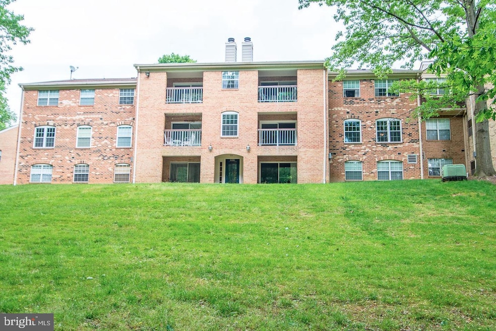 5910 Cove Landing Rd unit 202, Burke, VA 22015 - photo 1