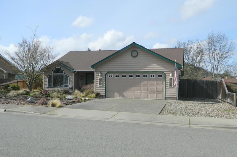 2782 Coach Dr, Grants Pass, OR 97527 - photo 1