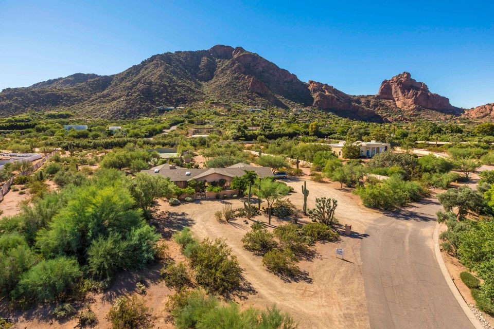 Full Camelback Mountain Views