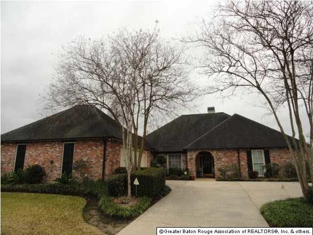 Great drive up appeal with this Five Oaks Estates 