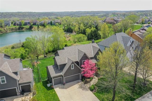 5627 Theden St, Shawnee, KS 66218 - photo 1