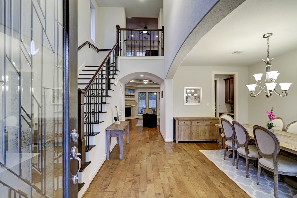 1437 Chamboard Ln, Houston, TX 77018 - photo 1