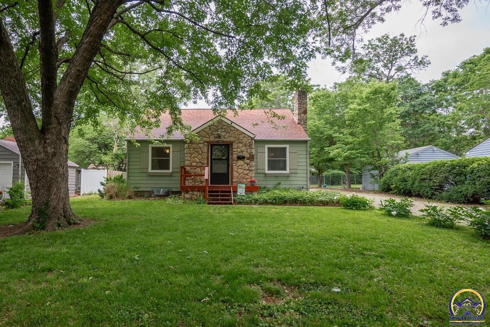 1835 SW Wayne Ave, Topeka, KS 66604 - photo 1