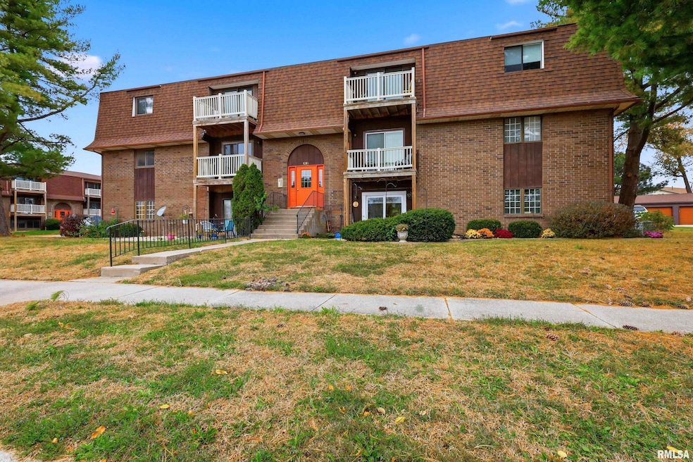 1249 48th Ave unit 18, East Moline, IL 61244 - photo 1