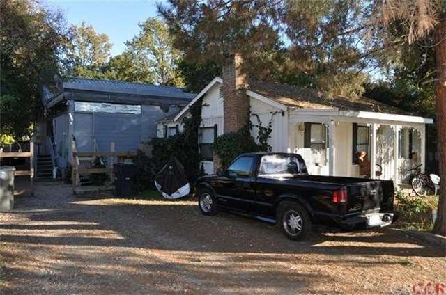 THREE UNITS - Old house in front, and unusual (com