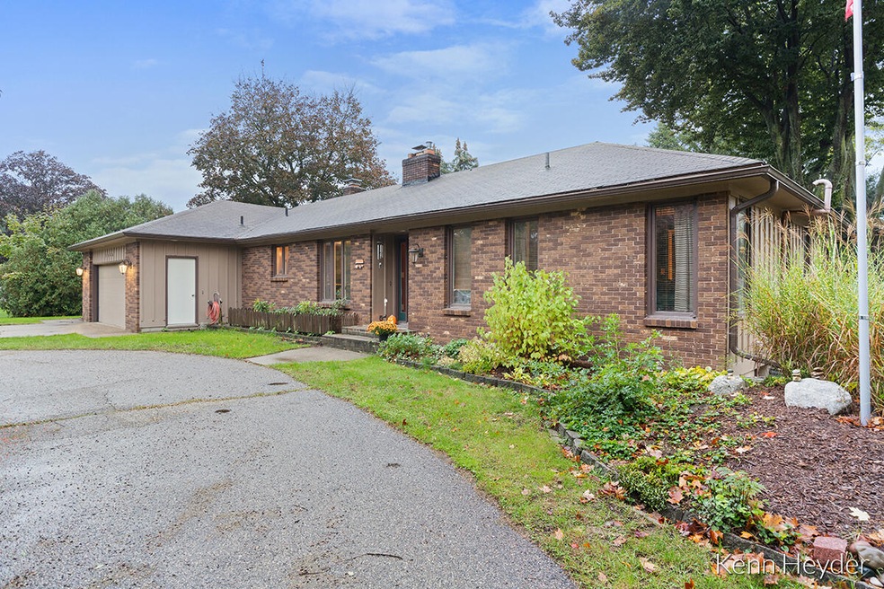 1466 Ridgewood Dr, Jenison, MI