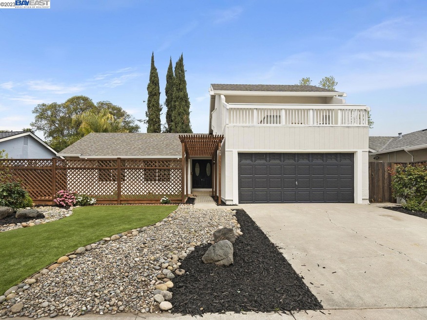 Sold $1,560,000 • Co-Listing Agent