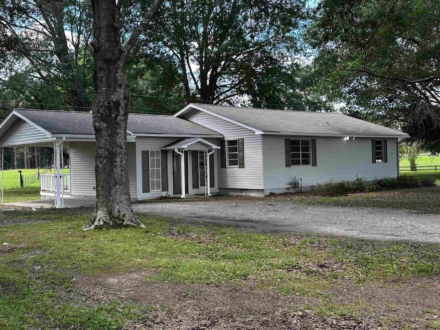 Ranch-style home with driveway