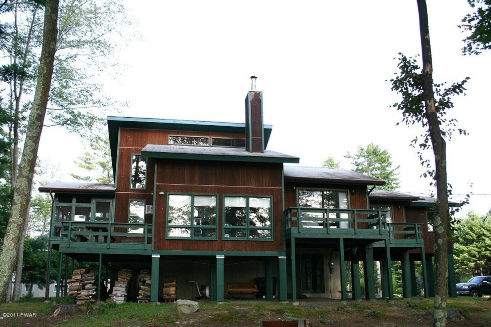 138 Hemlock Point Ct, Hawley, PA 18428 - photo 1