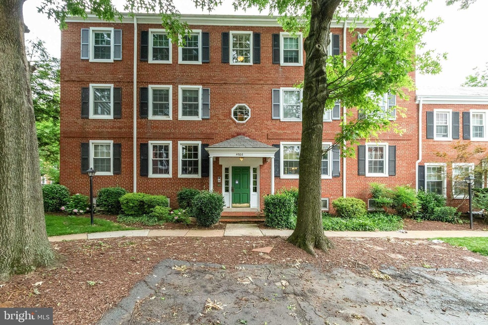 4906 29th Rd S unit C1, Arlington, VA 22206 - photo 1