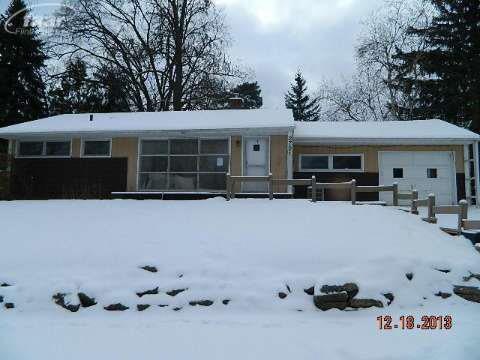 2701 Crestwood Dr, Flint, MI 48503 - photo 1