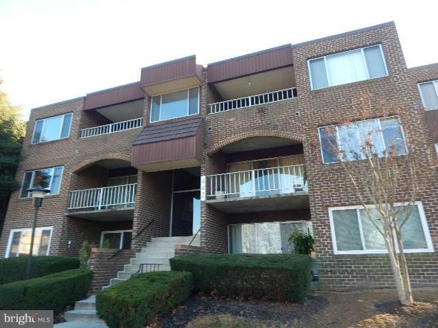 442 Girard St unit 301, Gaithersburg, MD 20877 - photo 1